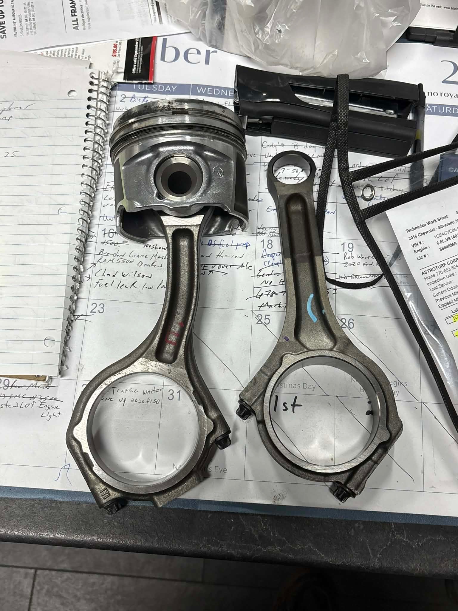 Photo 8 Pistons & connecting rods